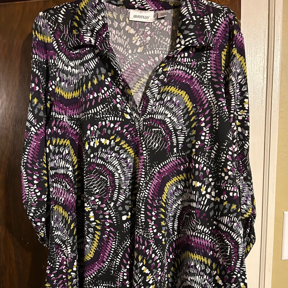 Women’s Top Avenue size 14/16 NWOT